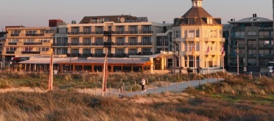 Two Brothers Noordwijk Beach | Ons ultieme relax arrangement: Strand, Culinair&Wellness| incl. diner