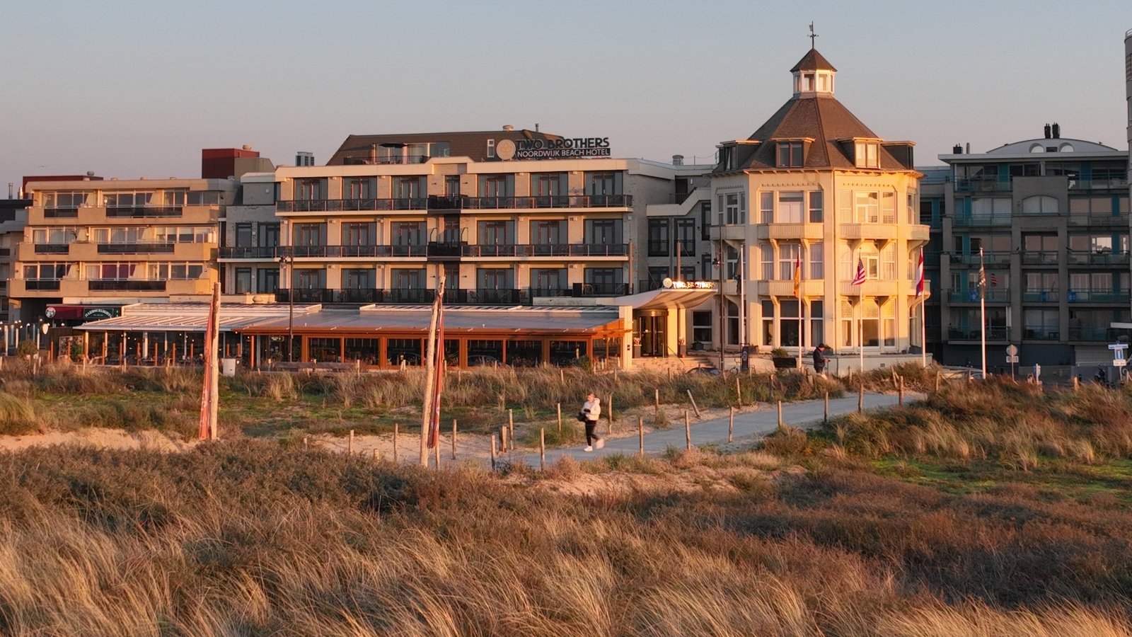 Two Brothers Noordwijk Beach | Ons ultieme relax arrangement: Strand, Culinair&Wellness| incl. diner