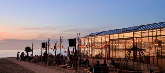 Two Brothers Noordwijk Beach | Optimale ontspanning in een 4*-hotel direct aan het strand | incl. diner
