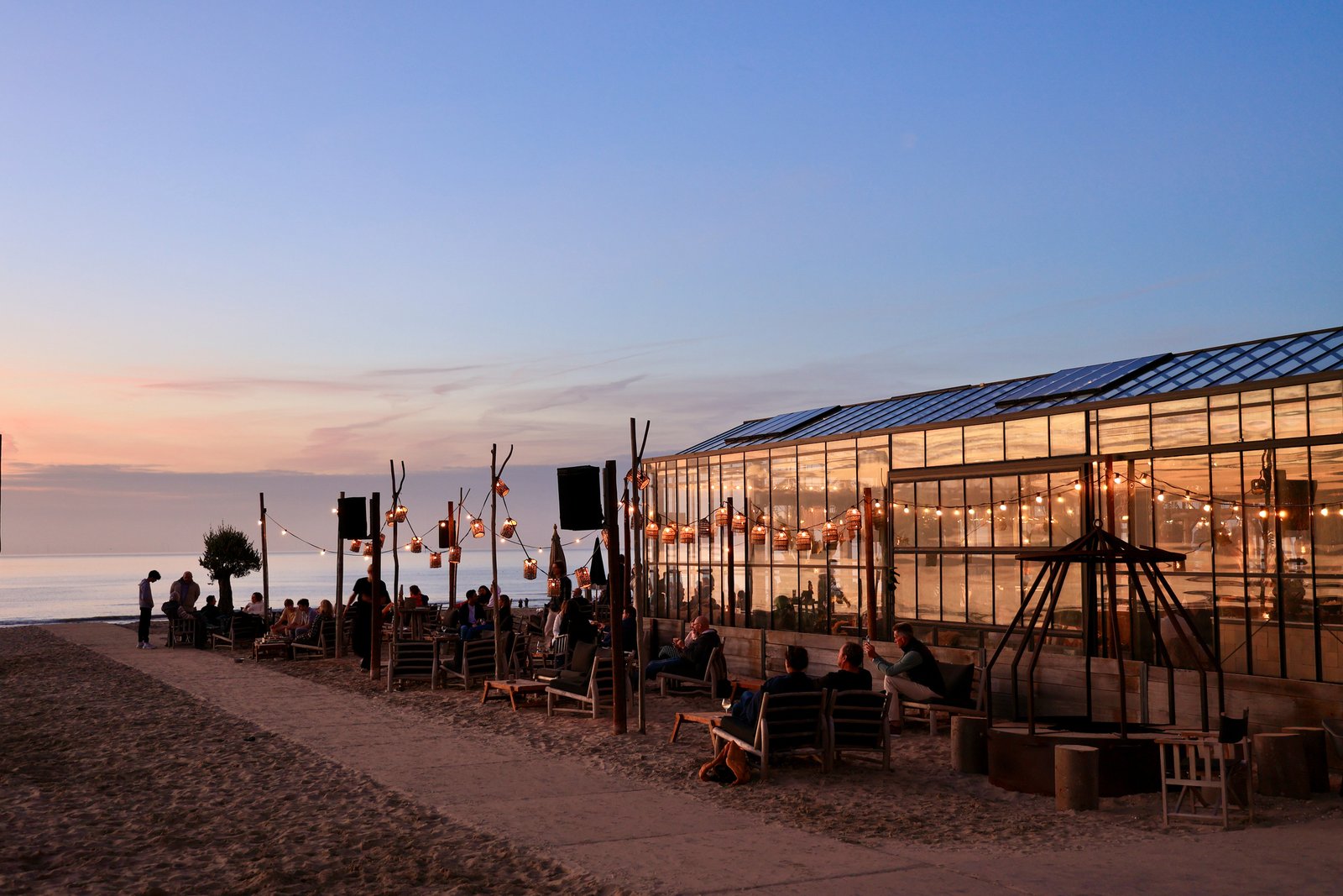 Two Brothers Noordwijk Beach | Optimale ontspanning in een 4*-hotel direct aan het strand | incl. diner