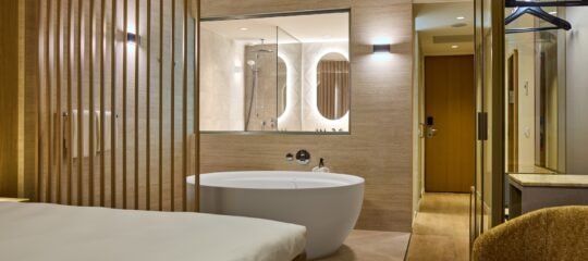 WestCord Hotel Eindhoven | Overnachting in een kamer met XL Bubbelbad | incl. 3-gangendiner