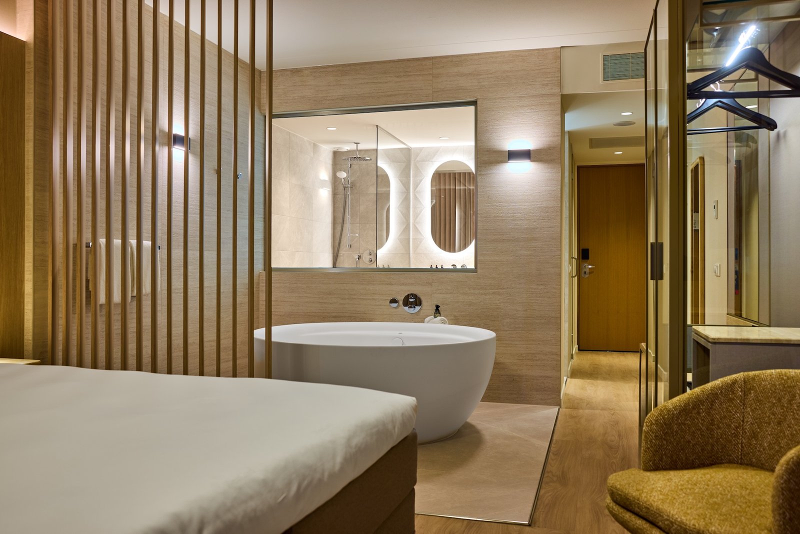 WestCord Hotel Eindhoven | Overnachting in een kamer met XL Bubbelbad | incl. 3-gangendiner
