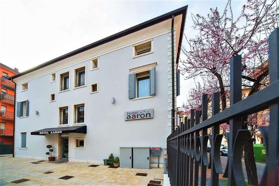 Hotel Aaron - Vlucht + hotel Venetië