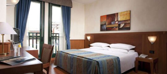 Hotel Raffaello - Vlucht + hotel Milaan