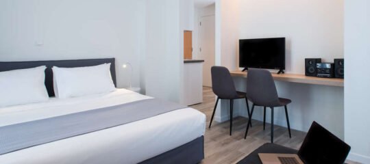 Spot Apart Residence - Vlucht + hotel Athene