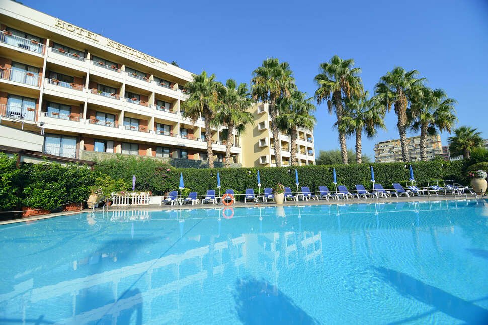 Hotel Nettuno - Vlucht + hotel Catania
