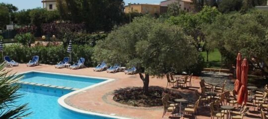 Hotel La Torre - Vlucht + hotel Bari Sardo