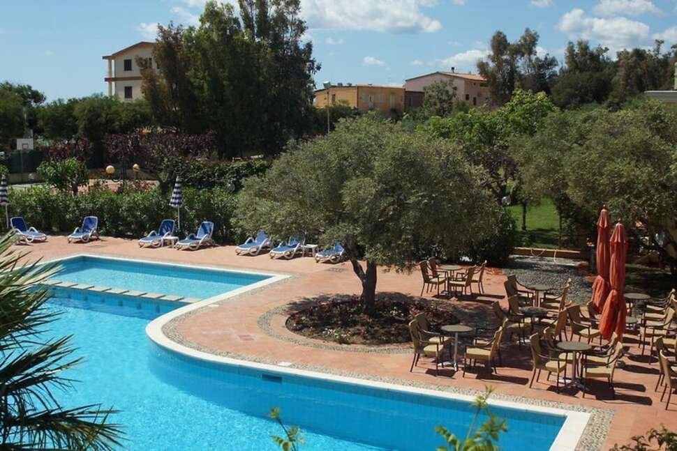Hotel La Torre - Vlucht + hotel Bari Sardo