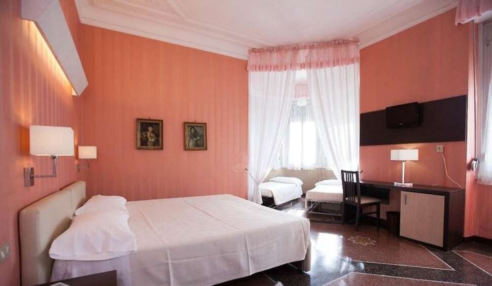 Hotel Vittoria - Vlucht + hotel Genua