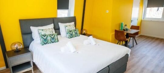 Deluxe 35m2 City Center Suite with Views - DB6C