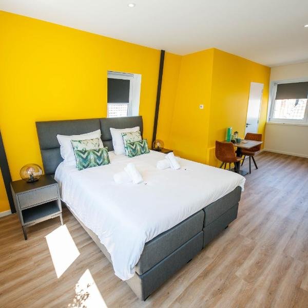 Deluxe 35m2 City Center Suite with Views - DB6C