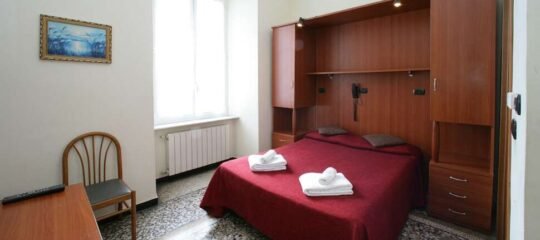 Le Tre Stazioni Hotel - Vlucht + hotel Genua