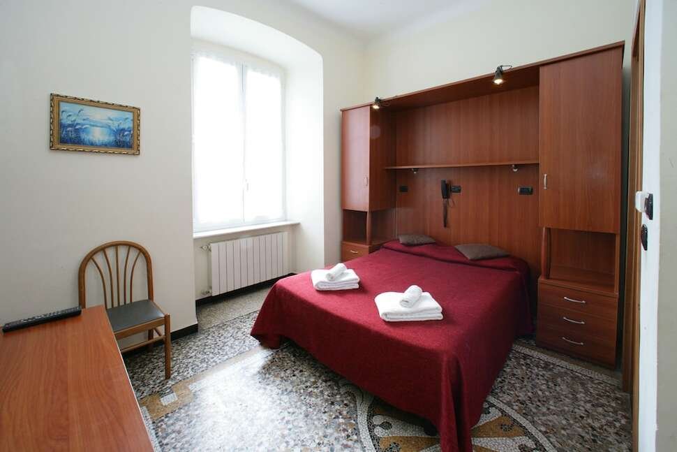 Le Tre Stazioni Hotel - Vlucht + hotel Genua