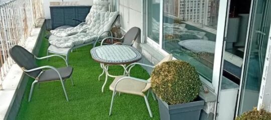 Liège centre Médiacité appartement possible parking terrasse immense 8ème pour 2 personnes