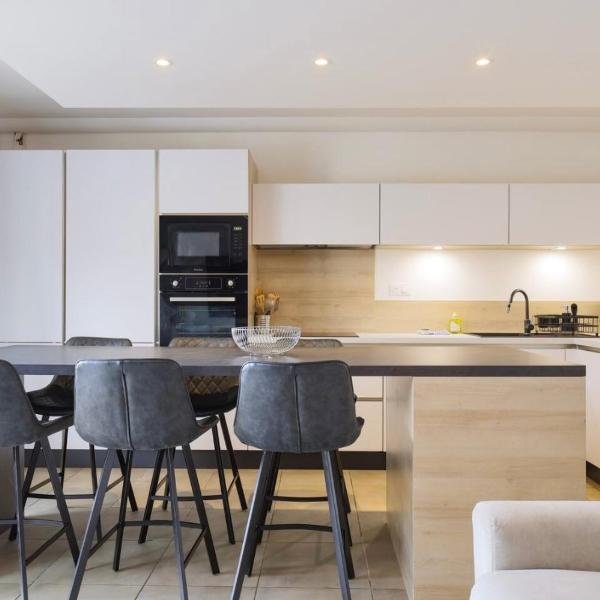 Q&R Renting - Suites Design Modernes et Luxueuses- Confort Parking AC Mer