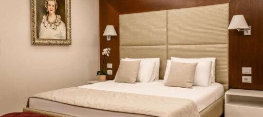Queen Hotel - Vlucht + hotel Tirana