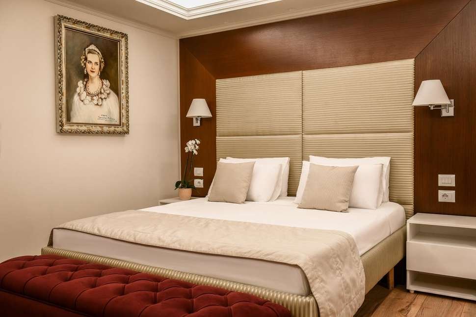 Queen Hotel - Vlucht + hotel Tirana