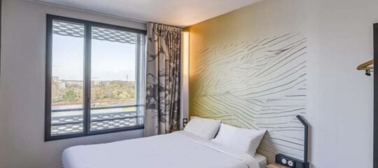 B&B Hotel Bordeaux Bassins a Flot - Vlucht + hotel Bordeaux