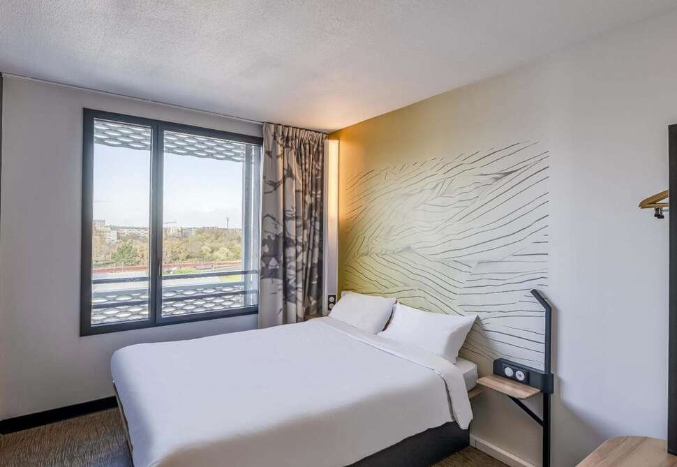 B&B Hotel Bordeaux Bassins a Flot - Vlucht + hotel Bordeaux