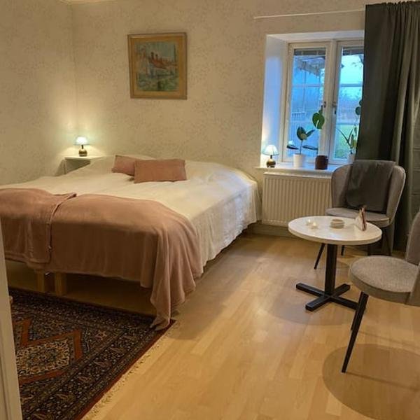 Lantgård nära stad, fiske o golf