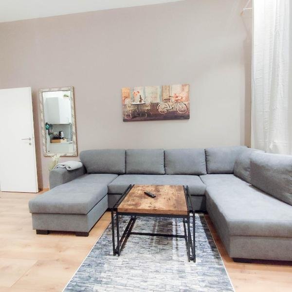 Cozy Apartments in Central Location with Free Parking