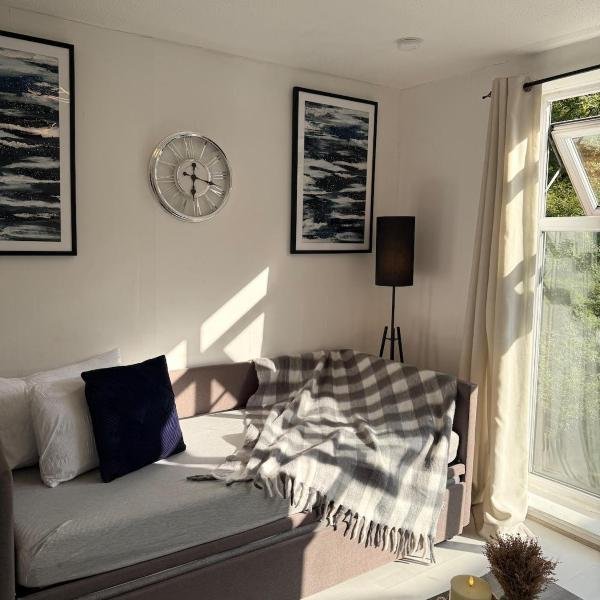 Modern Apartment - Near Manchester City Centre - Perfect for Couples