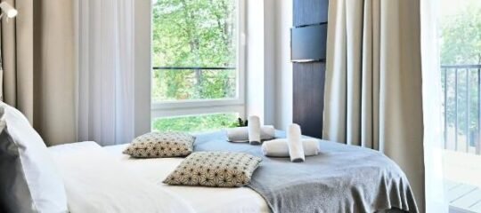 Thomas' Home - Trendy, Central & Balcony