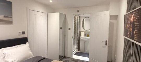 Luxury Rooms - Pick a Room - Free Parking & Kitchen Access, Near Etihad Stadium, The Coop Live & Piccadilly Station, Manchester