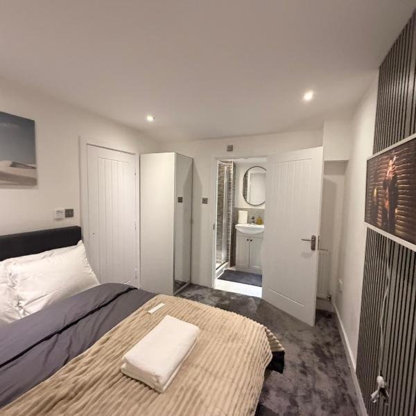 Luxury Rooms - Pick a Room - Free Parking & Kitchen Access, Near Etihad Stadium, The Coop Live & Piccadilly Station, Manchester