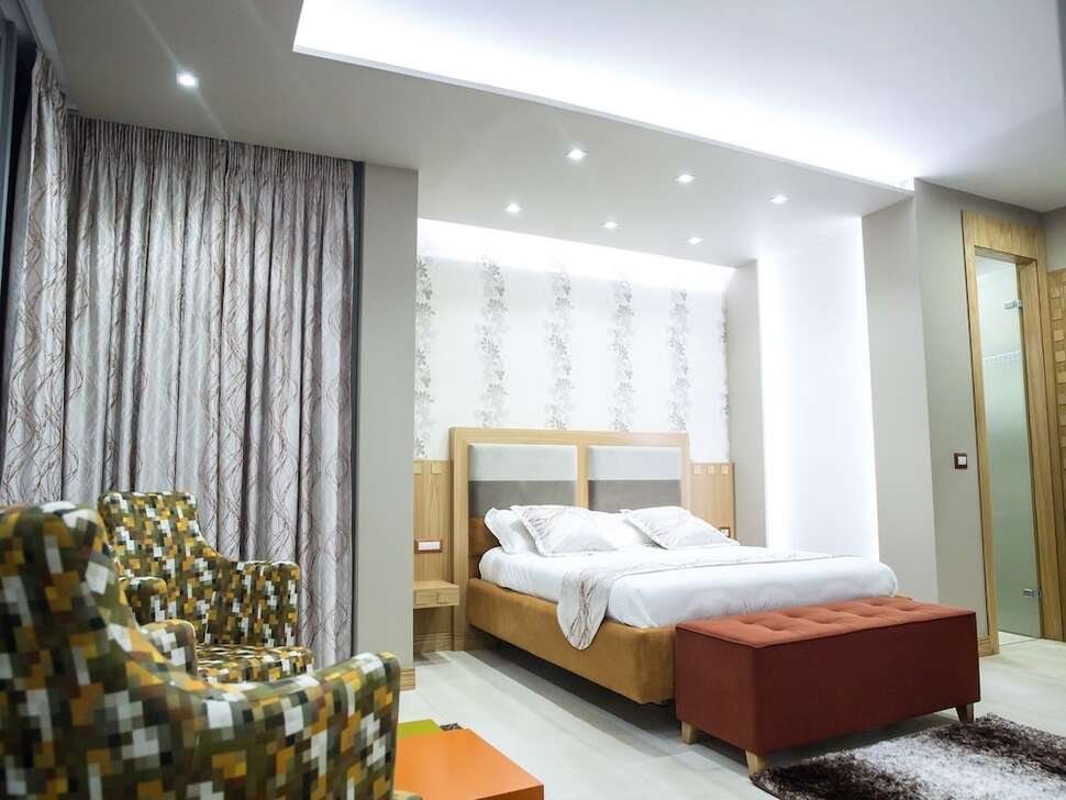 New W Hotel - Vlucht + hotel Tirana