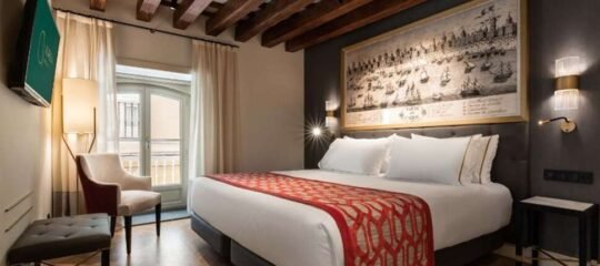 Aurea Casa Palacio Sagasta - Vlucht + hotel Cádiz