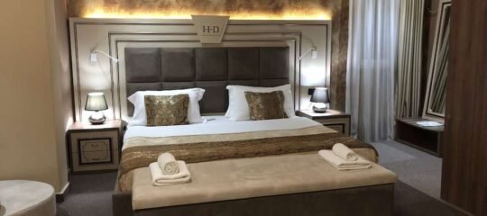 Hotel Deluxe - Vlucht + hotel Tirana
