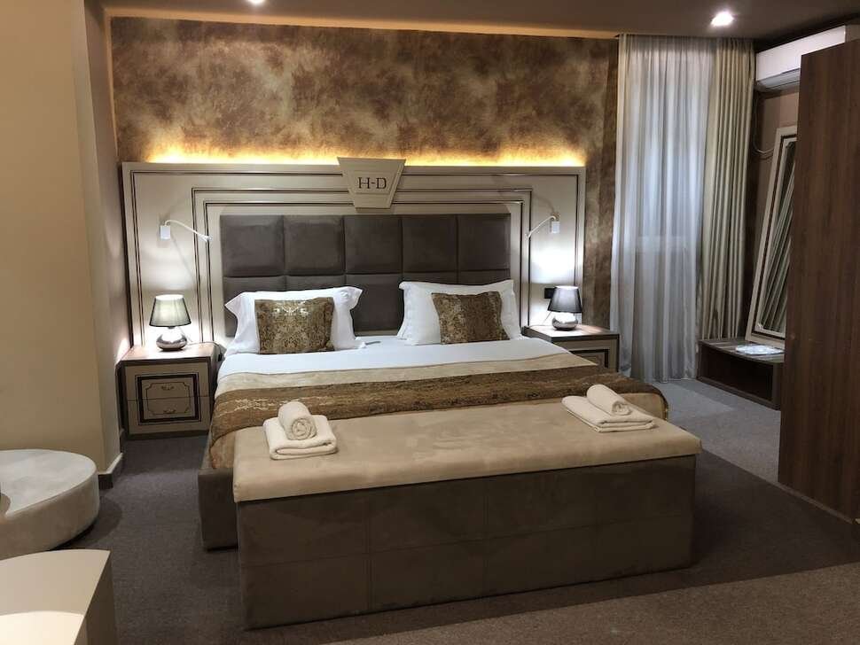 Hotel Deluxe - Vlucht + hotel Tirana