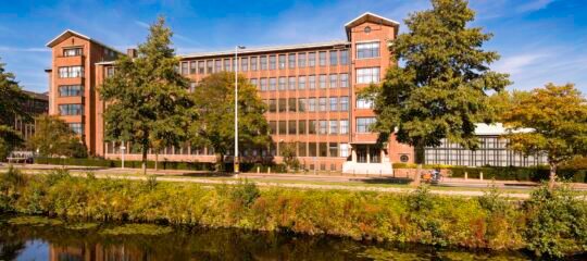 Hotel De Plesman | Geniet van een culinaire overnachting in voormalig KLM-hoofdkantoor | incl. 3-gangendiner