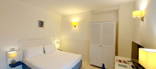 Hotel La Villa del Mare - Vlucht + hotel Cagliari