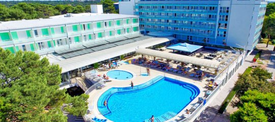 Hotel Pinija - Vlucht + hotel Petrcane