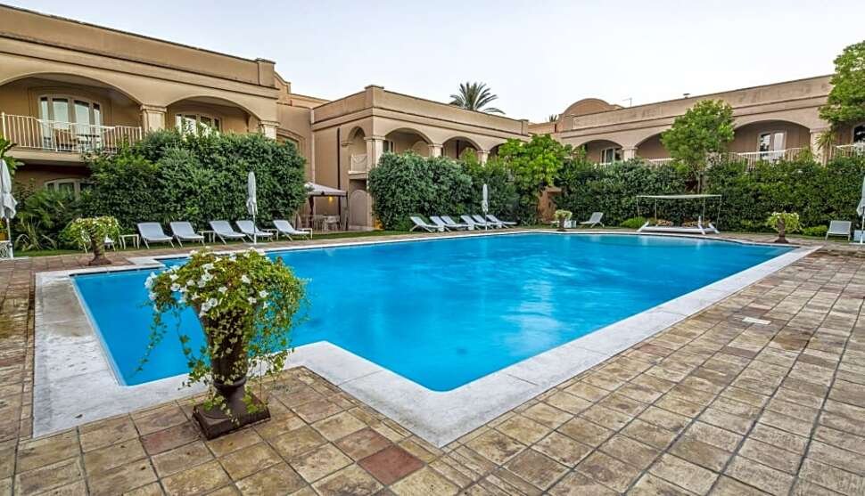 Romano Palace Luxury Hotel - Vlucht + hotel Catania
