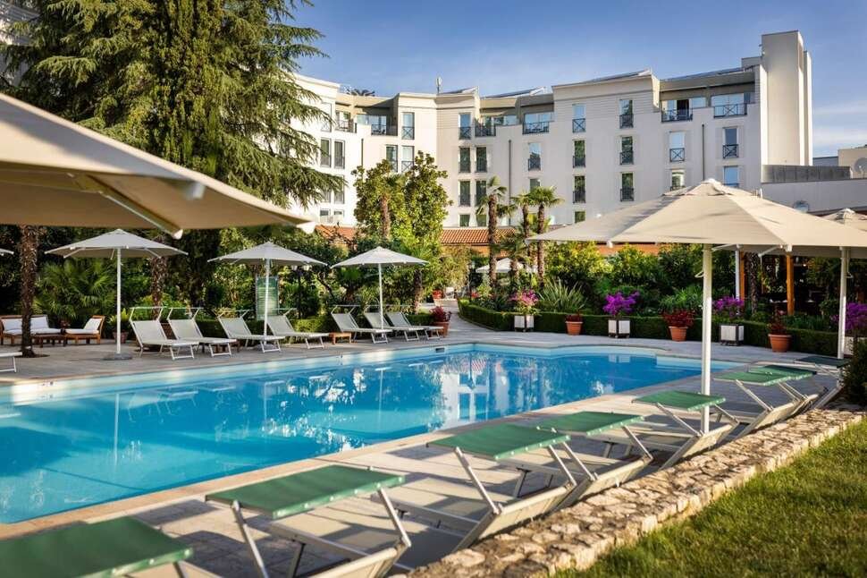 Rogner Hotel Tirana - Vlucht + hotel Tirana