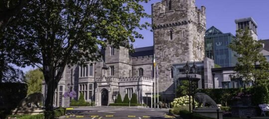 Clontarf Castle Hotel - Vlucht + hotel Dublin