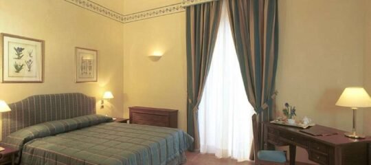 Hotel La Ville - Vlucht + hotel Catania
