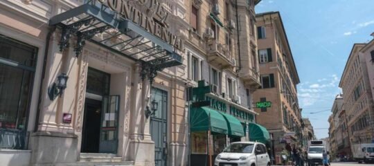 Continental Genova - Vlucht + hotel Genua