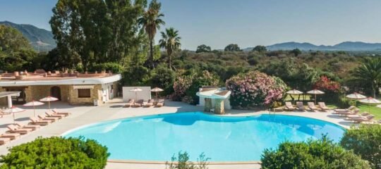 Is Molas Resort - Vlucht + hotel Pula