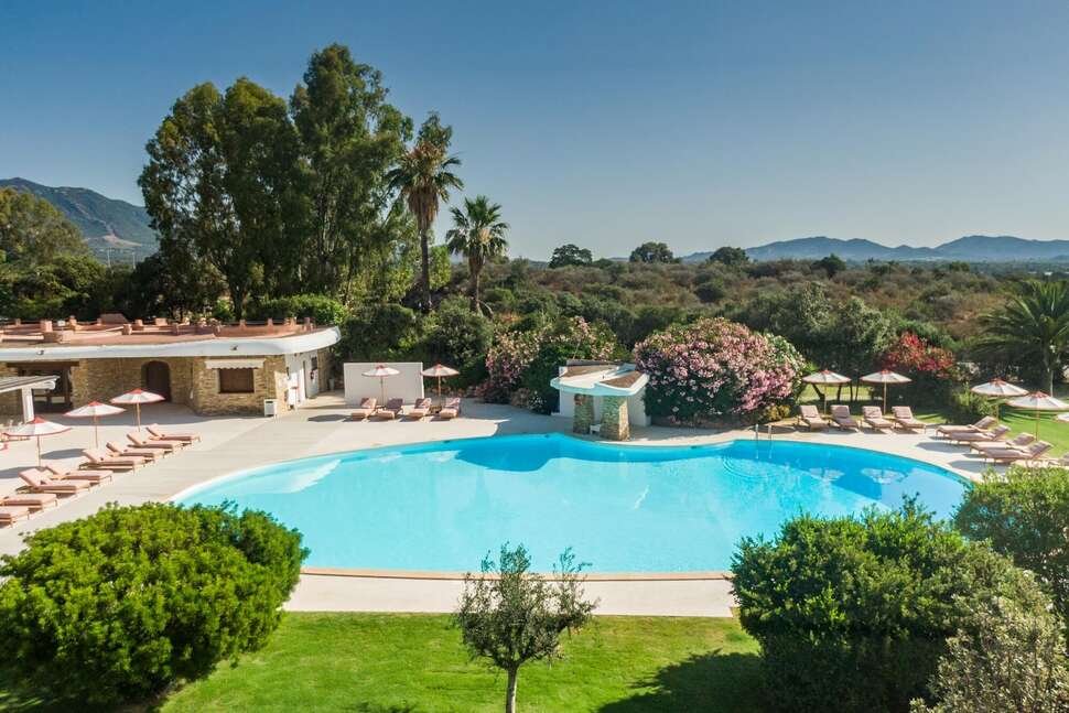 Is Molas Resort - Vlucht + hotel Pula