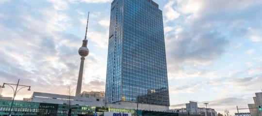 Hotel Park Inn by Radisson Berlin Alexanderplatz - Trein + hotel