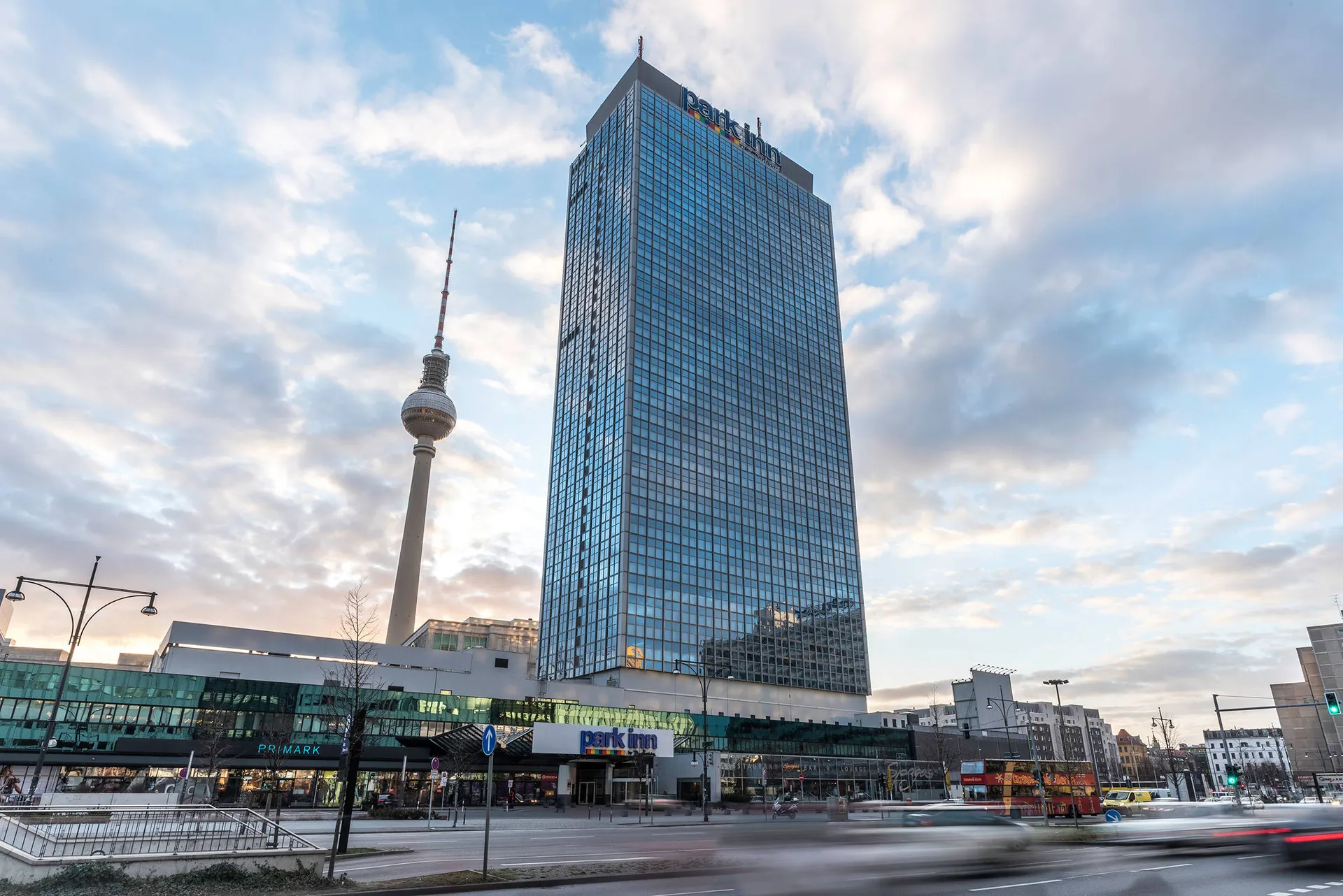 Hotel Park Inn by Radisson Berlin Alexanderplatz - Trein + hotel