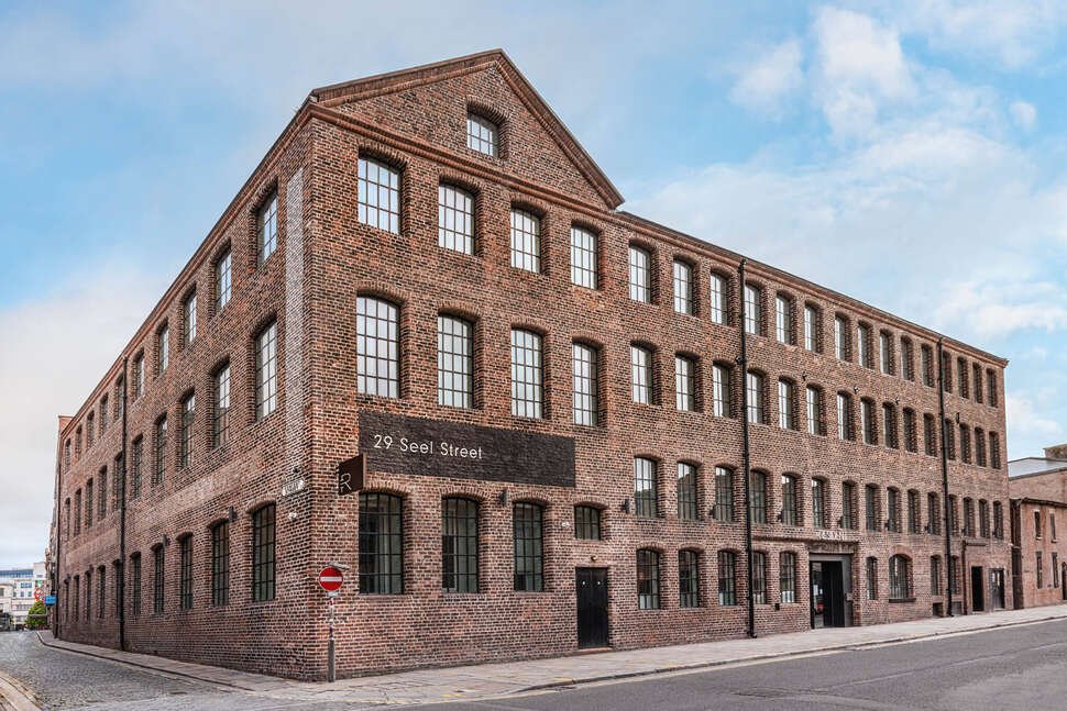 The Resident - Vlucht + hotel Liverpool