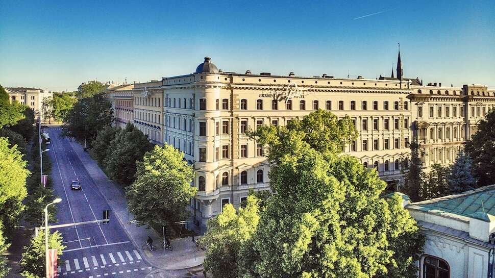 Grand Poet Hotel - Vlucht + hotel Riga