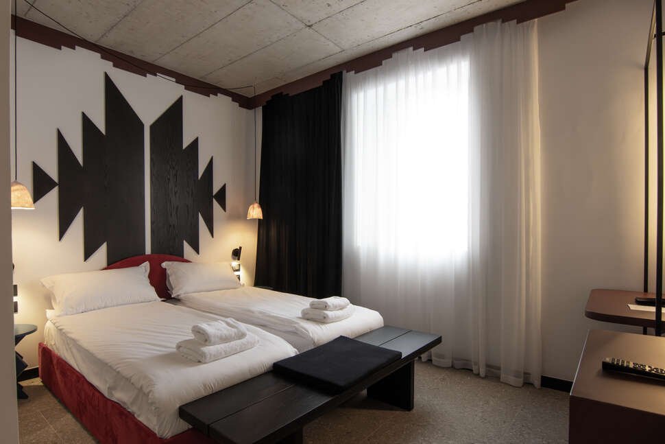 Bazaar Hotel - Vlucht + hotel Tirana