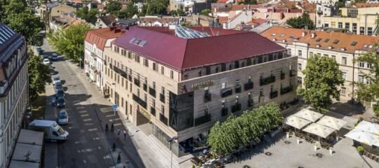 Amberton Hotel - Vlucht + hotel Vilnius