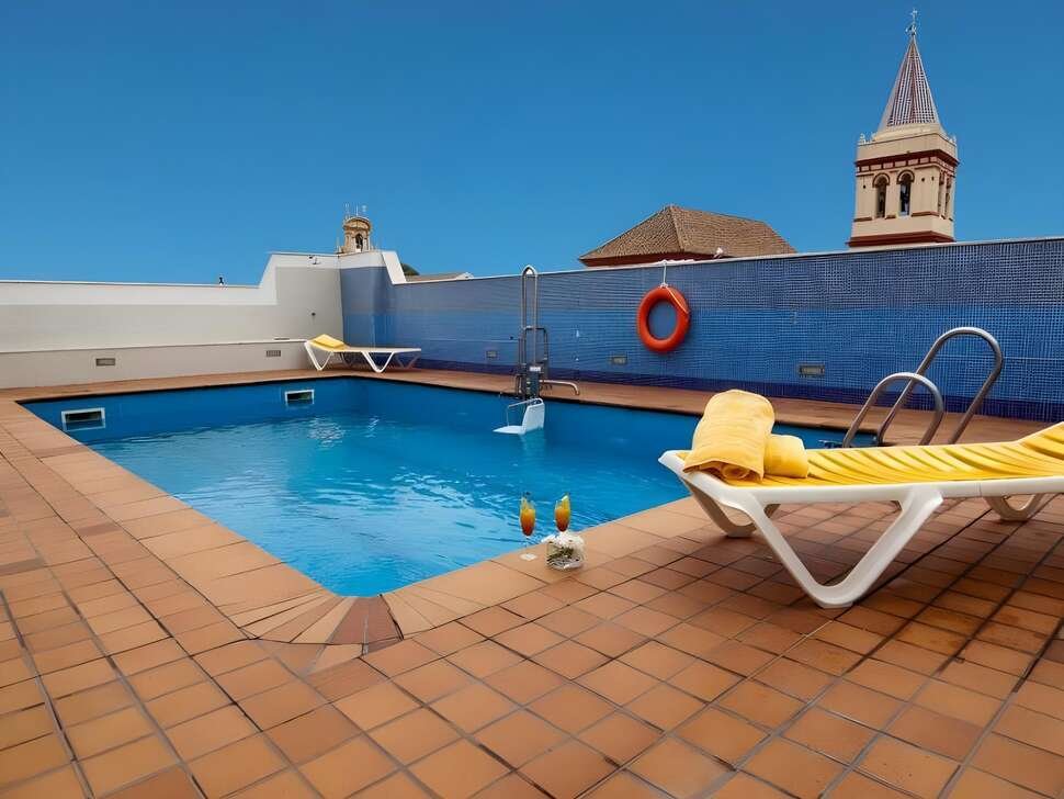 Hotel San Gil - Vlucht + hotel Sevilla